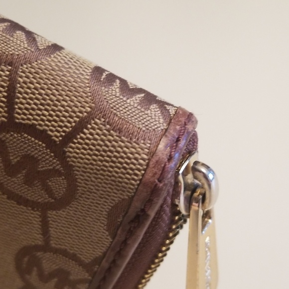 Michael Kors Wallet - Picture 8 of 8